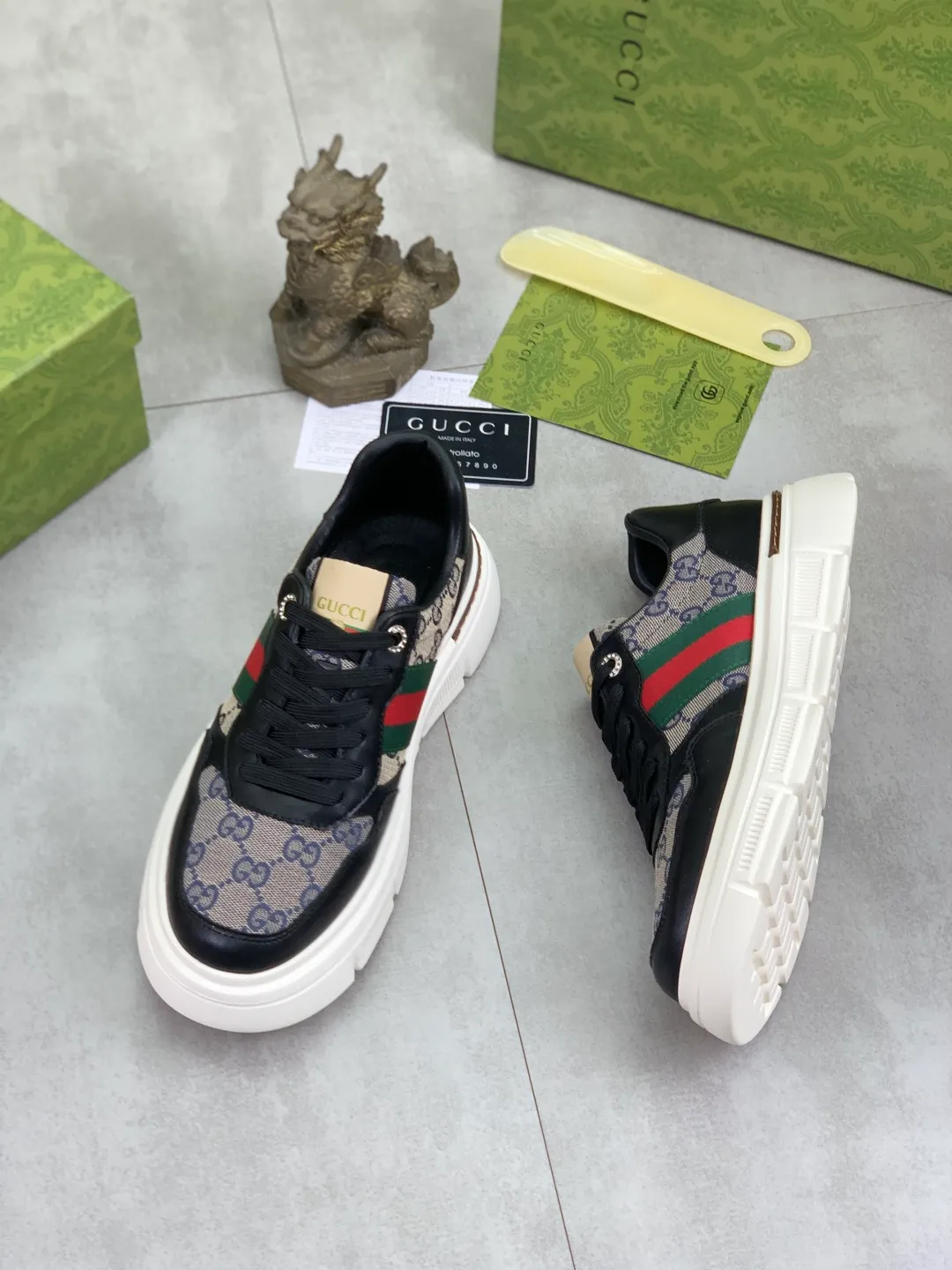 Men's shoes 💰P400💰[New style]🆘 The latest model from Gucci GUCCI official website🎁Classic casual and fashionable men's shoes👟Best model💥The style is simple and elegant, exclusive for trendy men. Unique official website latest brand elements👑Gucci original decoration, fashionable and generous, original soft calfskin fabric➕Comfortable soft first-layer pigskin lining ✅The official website specifies wear-resistant casual outsole, the classic model is photographed in real life🎬Color: 2️⃣colors available😍Number of codes: 38-44